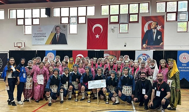 inegol-belediyesi-halk-danslari-bolge-finallerinde-3te-3-yapti.jpg