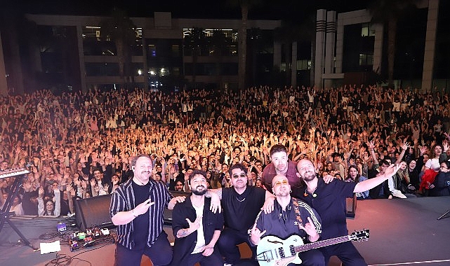 izmir-bakircay-universitesinde-bahar-senlikleri-buyuk-coskuyla-gerceklestirildi.jpg
