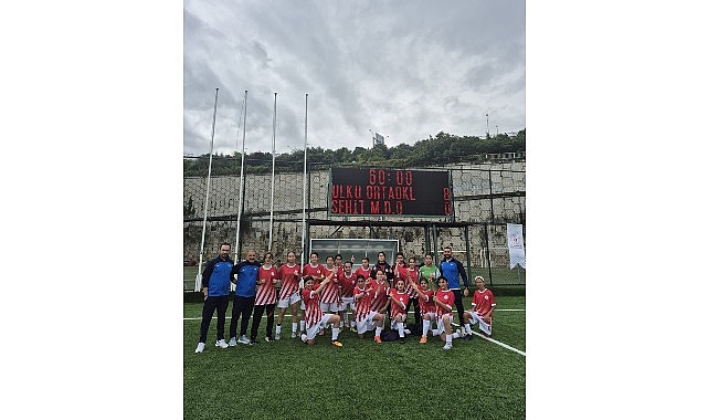 izmirli-kiz-futbol-takimi-turkiye-sampiyonu-oldu.jpg