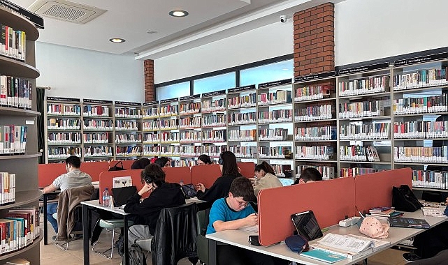 izmit-millet-kutuphanesi-bayramin-ilk-gunu-acik.jpg