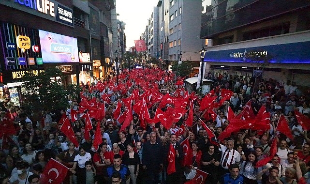 karsiyakada-omuz-omuza-19-mayis-yuruyusu.jpg