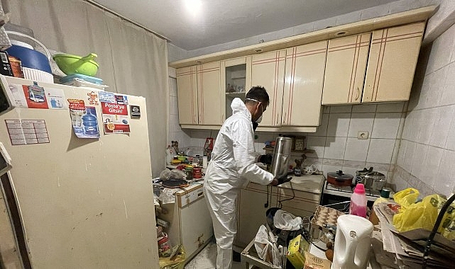 konakta-cop-eve-gecit-verilmedi-10-ton-atik-cikarildi.jpg
