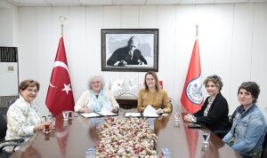 konakta-esit-yasam-icin-is-birligi-mucadeleyi-birlikte-buyutecegiz.jpg