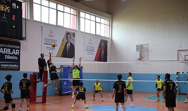 konya-buyuksehirin-voleybol-turnuvasinda-25-ilcede-2-460-sporcu-heyecana-ortak-oluyor.jpg