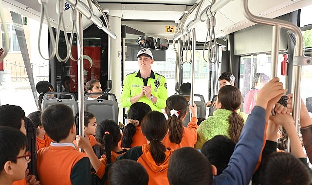 konyadaki-ogrenciler-nezaket-otobusu-ile-trafikte-gorgu-kurallarini-ogreniyor.jpg