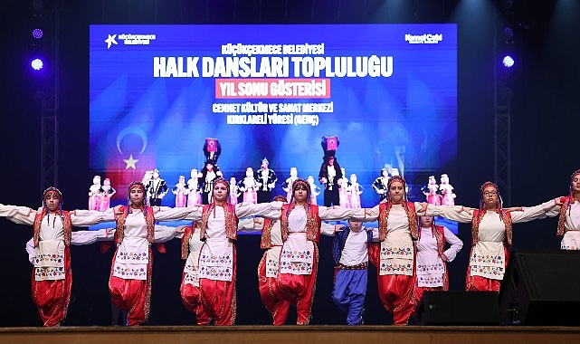 kucukcekmece-belediyesi-halk-danslari-toplulugunun-yilsonu-gosterisi-izleyenleri-buyuledi.jpg