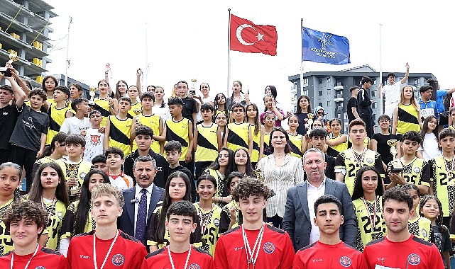 kucukcekmecede-19-mayis-genclik-kosusu-duzenlendi.jpg