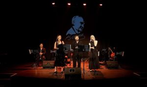 maltepe-belediyesi-kent-orkestrasi-emek-sarkilari-konseriyle-sahne-aldi.jpg