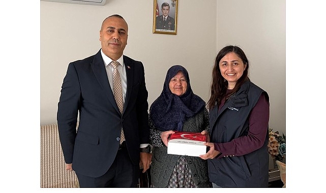manisa-buyuksehirden-sehit-annelerine-anlamli-ziyaret.jpg