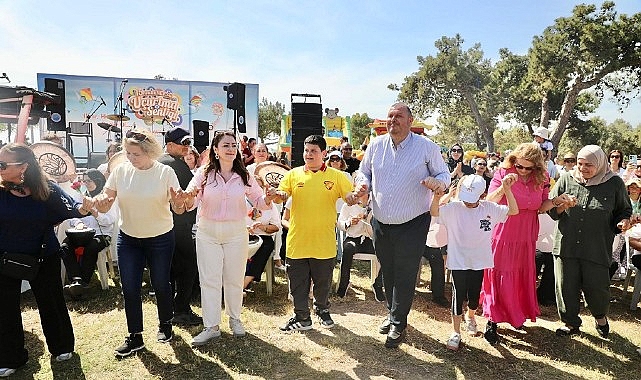 menderes-ucurtmalarla-rengarenk.jpg