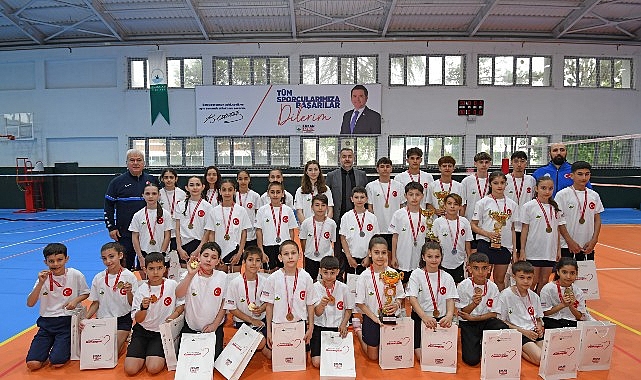 osmangazi-belediyespordan-badmintonda-tarihi-basari.jpg