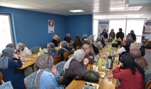 ozel-bireylerin-annelerine-anlamli-kutlama.jpg