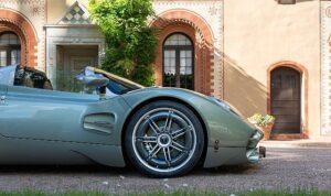 pirelli-cyber-tyre-ile-yollarda-pagani-utopia-roadster-ile-1-500-kilometrelik-surus.jpg