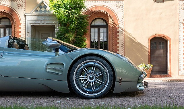 pirelli-cyber-tyre-ile-yollarda-pagani-utopia-roadster-ile-1-500-kilometrelik-surus.jpg