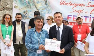 seferihisar-sanatin-evrensel-diliyle-iki-gun-boyunca-renkli-ve-anlamli-bir-bulusmaya-ev-sahipligi-yapti.jpg