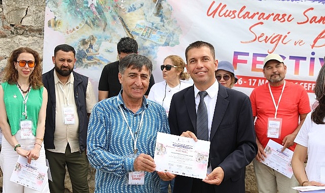 seferihisar-sanatin-evrensel-diliyle-iki-gun-boyunca-renkli-ve-anlamli-bir-bulusmaya-ev-sahipligi-yapti.jpg