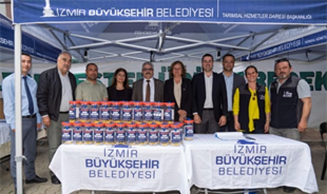 tireli-incir-ureticisine-eksilik-bocegine-karsi-tuzak-dagitildi.jpg