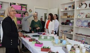ureten-engelliler-merkezinde-yil-sonu-sergisi-acildi.jpg