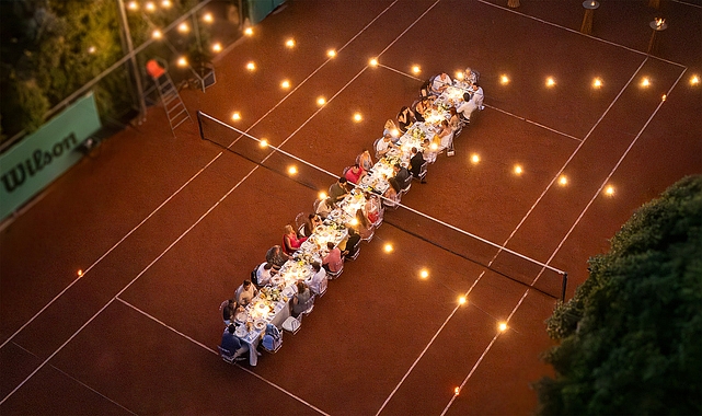 ali-bey-resort-sorgunda-iyi-yasam-bulusmasi-tenis-kortunda-aksam-yemegi-sound-healing-ve-longevity.jpg