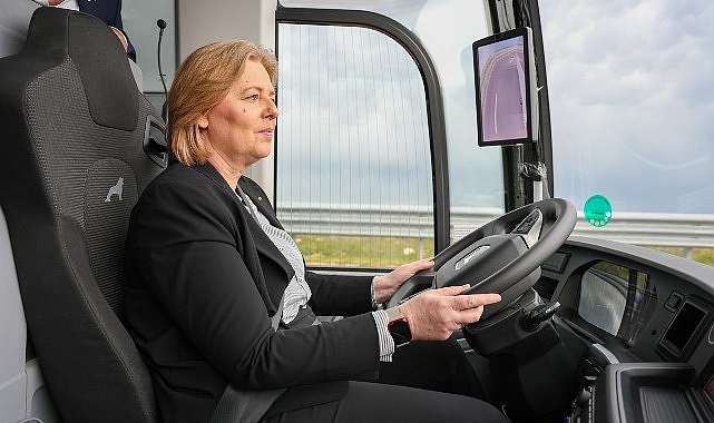 almanya-federal-calisma-ve-sosyal-isler-bakani-man-turkiyenin-ankara-tesisini-ziyaret-edip-ecoach-ile-test-surusu-yapti.jpg