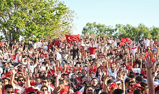 antalyalilar-dunya-kupasi-heyecani-icin-olbia-kent-meydaninda-bulustu.jpg