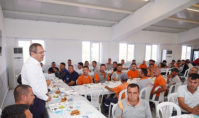 ayvalik-belediye-baskani-mesut-ergin-temiz-bir-kent-sadece-belediyenin-degil-hepimizin-ortak-emegiyle-mumkun.jpg