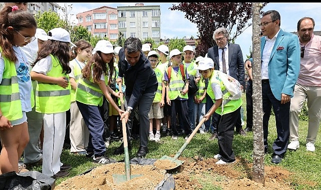 bagcilarin-cocuklarindan-sifir-atik-gosterisi.jpg