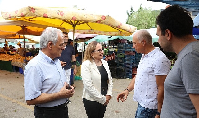 baskan-akin-pazar-esnafi-ve-vatandaslarla-bulustu.jpg
