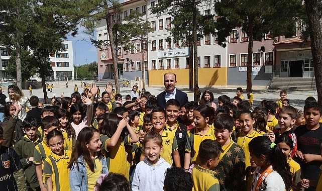 baskan-altay-karne-alan-tum-ogrencileri-tebrik-etti.jpg