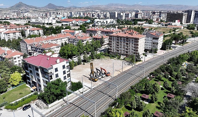 baskan-altay-konyaray-projesi-kapsaminda-demiryolu-caddesinde-kesintisiz-bir-ulasim-koridoru-olusturuyoruz.jpg