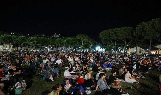 baskan-cercioglu-vatandaslari-tekstil-park-ve-mimar-sinan-parkinin-essiz-atmosferinde-acik-hava-sinemasi-ile-bulusturdu.jpg