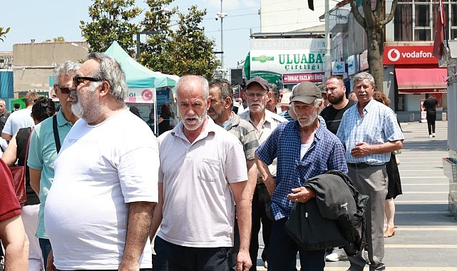 baskan-erkan-aydindan-vatandaslara-asure-ikrami.jpg