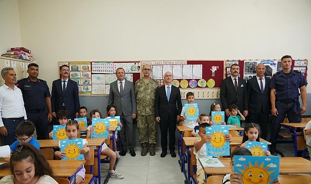 baskan-mesut-ergin-ogrencilerin-karne-sevincine-ortak-oldu.jpg