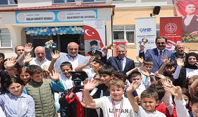 baskan-sandikci-ogrencilerin-karne-sevincini-paylasti.jpg