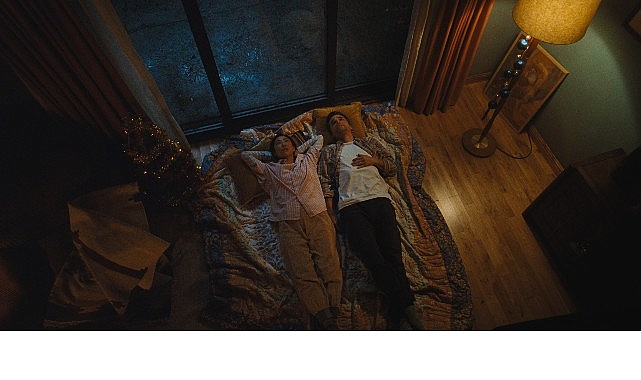 basrollerinde-greta-lee-ve-wagner-mourayi-bulusturan-son-ev-7-agustosta-netflixte.jpg