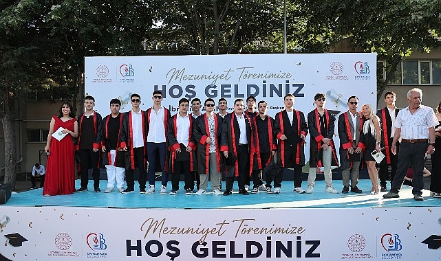 bayrampasada-liselerde-mezuniyet-coskusu.jpg