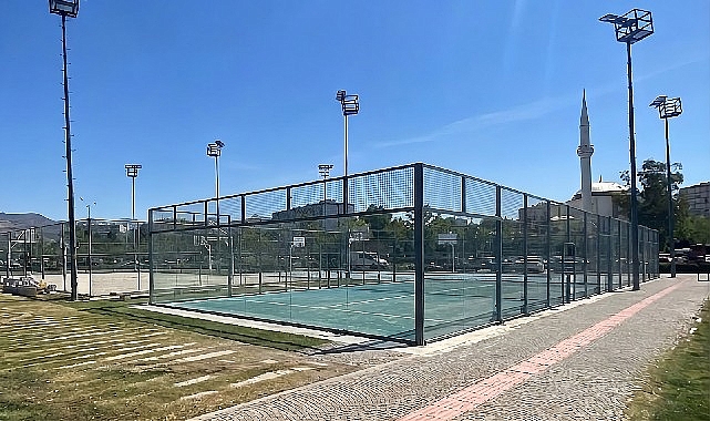 bostanli-sahiline-yeni-padel-kortlari-geliyor.jpg