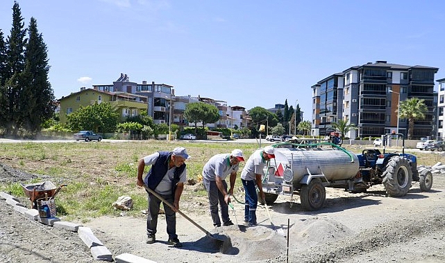 burhaniyede-park-ve-yesil-alanlarda-calismalar-kesintisiz-suruyor.jpg