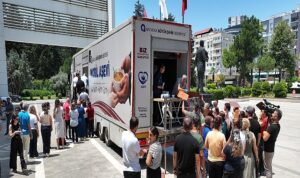 Büyükşehir Belediyesi’nden aşure ikramı