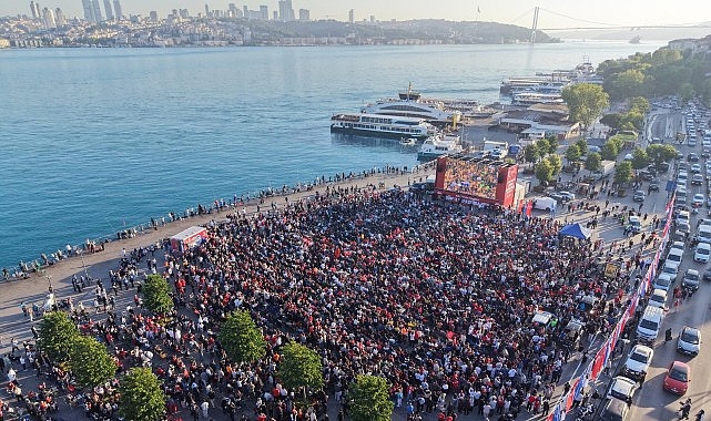 dunya-kupasi-coskusu-istanbulun-meydanlarina-tasindi.jpg