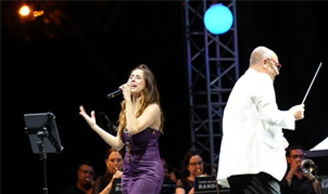 edip-akbayram-ve-volkan-konak-sarkilarla-anildi.jpg
