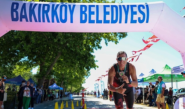 florya-sahilinde-nefes-kesen-triatlon-heyecani.jpg