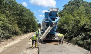 Gebze Duraklı’da beton yol onarılıyor