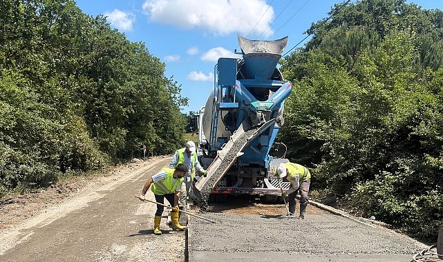 gebze-duraklida-beton-yol-onariliyor.jpg