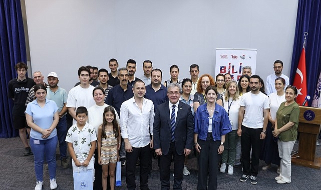 gelecegin-meslekleri-deude-konusuldu-yapay-zeka-caginda-fizyoterapist-olmak.jpg