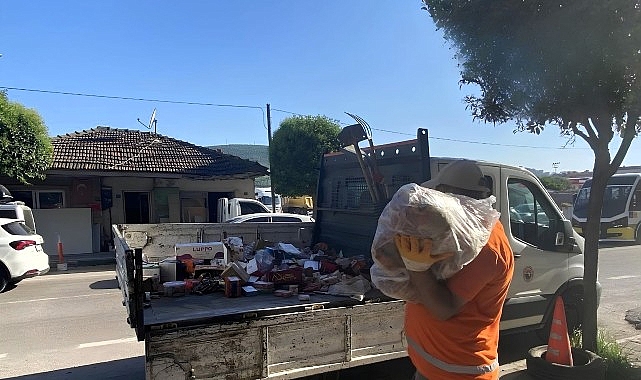 gemlikte-sagliksiz-gida-deposuna-zabita-baskini.jpg