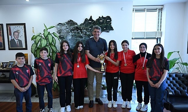 genc-sporcular-basarilarini-baskan-kocamanla-paylasti.jpg