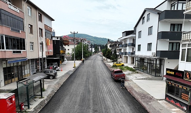 golcuk-adnan-menderes-caddesinde-yogun-tempo.jpg
