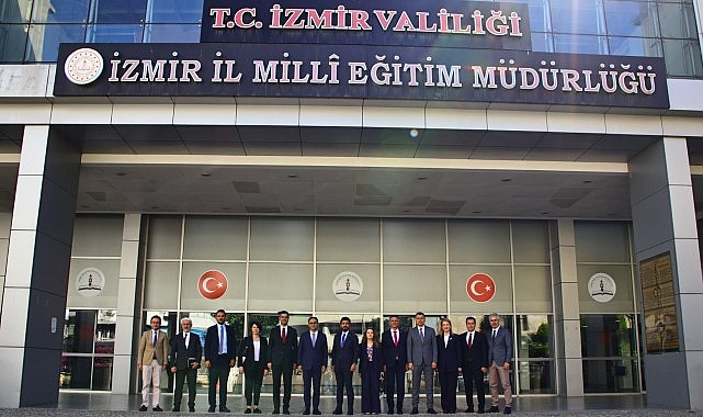 hayat-boyu-ogrenme-genel-muduru-dr-emre-topoglu-ve-ekibi-izmiri-ziyaret-etti.jpg