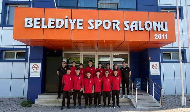 inegol-belediyespor-midi-erkekler-voleybol-takimi-turkiye-sampiyonasinda.jpg